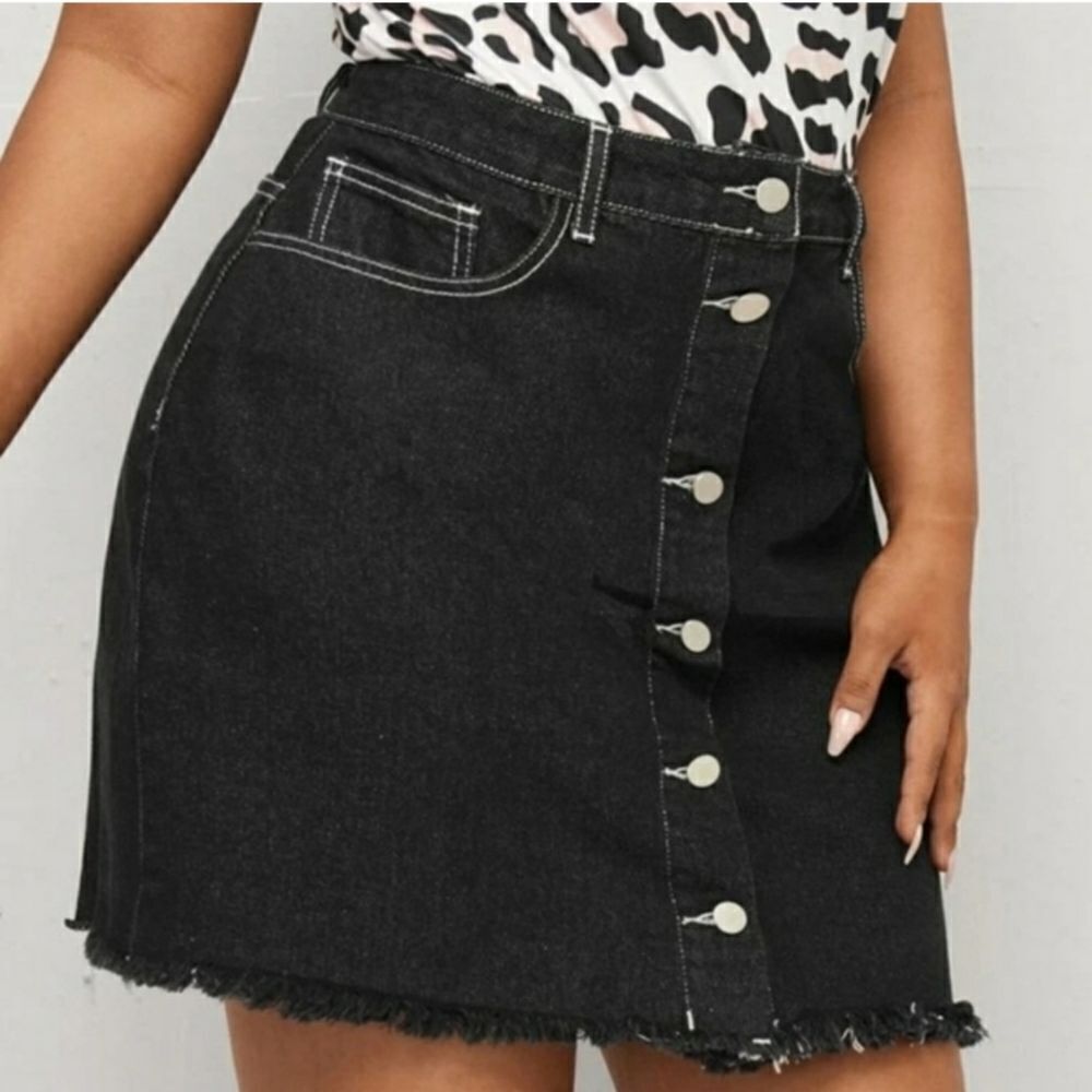 Cute Button Front Black Denim Jean Skirt Sz 2X - Picture 3 of 4